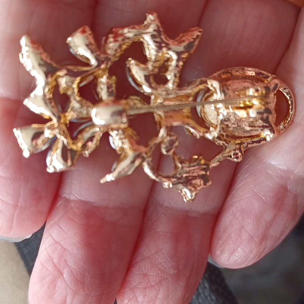 Brooche - Picture 2 of 2
